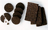 Pumpernickel, square and round slices
