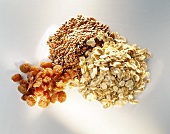 Raisins, linseed and oat flakes (a heap of each)