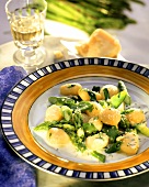 Asparagus with gnocchi and spring onions in cream sauce