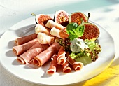Figs with ham and Roquefort sauce on plate
