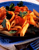 Penne alla vesuviana (Nudeln mit Tomaten-Gemüse-Sauce)