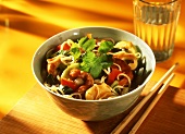 Mie goreng (noodles with vegetables, turkey, papaya) in bowl