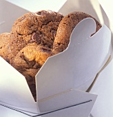 Chocolate Chip Cookies in einer Schachtel