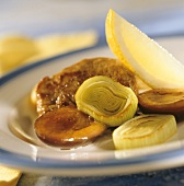 Pork medallions with plums and leeks