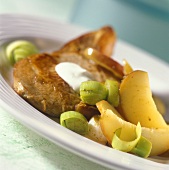 Pork chop with apples and leeks