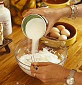 Adding sugar to whipped cream