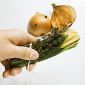 Tying leeks together with herbs