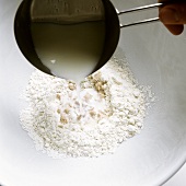 Preparing leavened dough