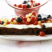 Berry cake with cream