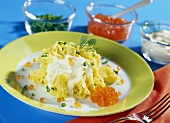 Kartoffelschnee mit Forellenkaviar und Creme fraiche