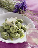 Gnocchi con l'erba orsina (Ramsons gnocchi with Parmesan)