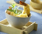 Deep-fried shrimps in rice paper