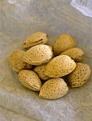 Unpeeled almonds