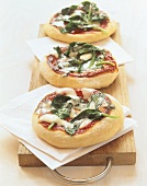 Pizzette con gli spinaci (Mini-pizzas with spinach, Italy)