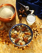 Couscous mit Datteln, Rosinen und Nüssen (Tunesien)