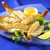Fried shrimps (cut open) with limes
