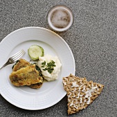 Deep-fried herring fillets with mashed potato and crispbread