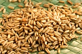 A heap of oat grains