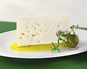 Schafskäse mit Olive