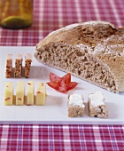 Bread with cheese- and ham snacks
