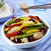 Chicken with vegetables and grapes; rice