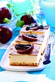 Cheesecake with plums