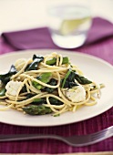 Spaghetti with spinach and goat's cheese