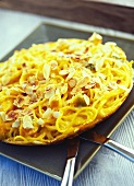 Frittata with pumpkin, spaghetti and flaked almonds