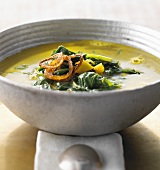 Spinach soup with fried onions (India)