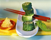 Millet and lettuce rolls, sushi style
