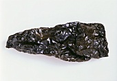 Ein getrockneter schwarzer Chili (Chile Pasilla)