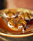 Small caramel and nut cakes