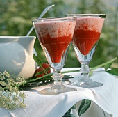 Erdbeer-Holunder-Drink