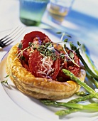 Savoury pastry with tomatoes & Parmesan, with green asparagus