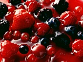 Red berry cream (close-up)