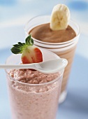 Strawberry & oat mix & yoghurt & banana shake for children
