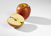 Whole apple and half apple (Braeburn)