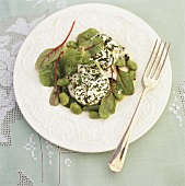 Spinach salad with beans and herb yoghurt dressing