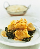 Fischcurry vom Kabeljau mit Spinat und Reis
