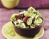 Salad leaves with grapes and onions