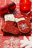 Christmas biscuits: red boots and gloves
