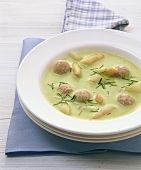Asparagus soup with meat dumplings