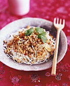 Rice noodles with mince and peanuts (Thailand)