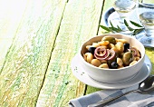 White bean salad with olives and onions (Greece)