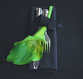 Cutlery with calla and fabric napkin
