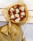 Pizza al salame e calzone (Pizza with salami & folded pizza)