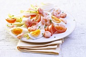 Chicory salad with shrimps, tomatoes and egg