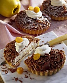 Quince tarts with soft cheese and grated chocolate