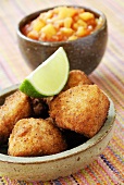 Chicken nuggets with Creole pineapple sauce