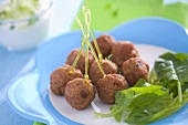 Deep-fried meatballs with spinach